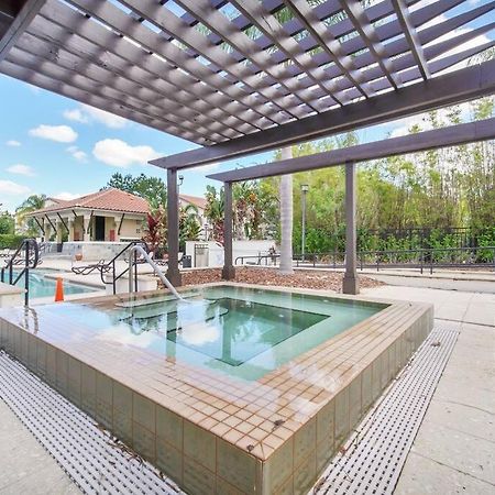 Vibrant 4Br Family Townhome 1 Mile From Disney World And Disney Springs オーランド エクステリア 写真