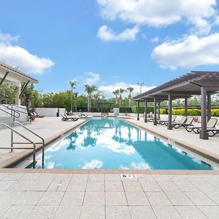 Vibrant 4Br Family Townhome 1 Mile From Disney World And Disney Springs オーランド エクステリア 写真