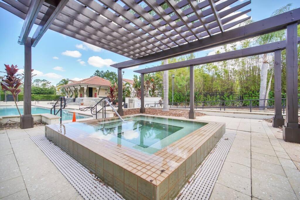Vibrant 4Br Family Townhome 1 Mile From Disney World And Disney Springs オーランド エクステリア 写真