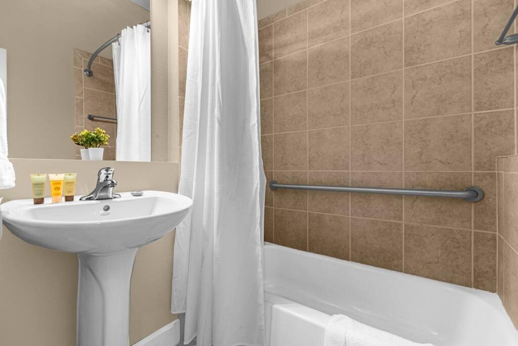 Vibrant 4Br Family Townhome 1 Mile From Disney World And Disney Springs オーランド エクステリア 写真
