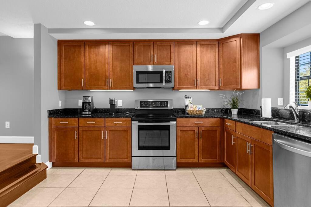 Vibrant 4Br Family Townhome 1 Mile From Disney World And Disney Springs オーランド エクステリア 写真