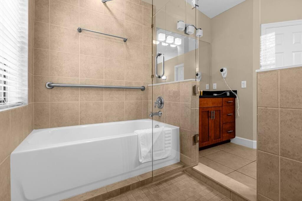 Vibrant 4Br Family Townhome 1 Mile From Disney World And Disney Springs オーランド エクステリア 写真