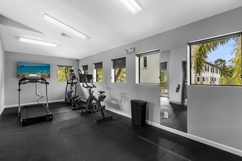 Vibrant 4Br Family Townhome 1 Mile From Disney World And Disney Springs オーランド エクステリア 写真