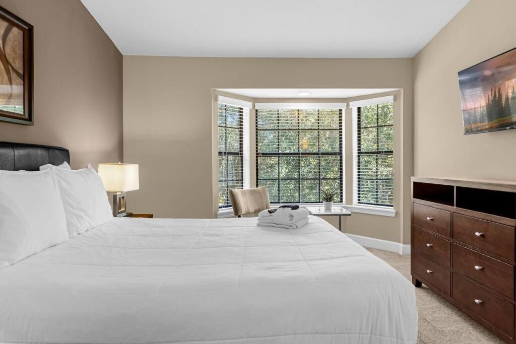 Vibrant 4Br Family Townhome 1 Mile From Disney World And Disney Springs オーランド エクステリア 写真