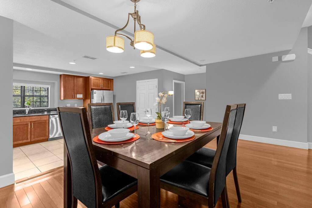 Vibrant 4Br Family Townhome 1 Mile From Disney World And Disney Springs オーランド エクステリア 写真