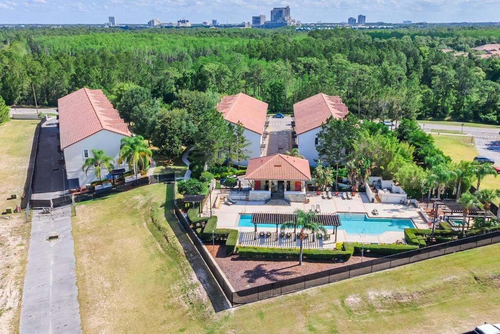 Vibrant 4Br Family Townhome 1 Mile From Disney World And Disney Springs オーランド エクステリア 写真